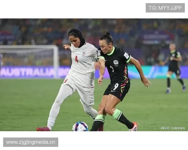 伊朗女足亚洲杯高唱国歌遭观众嘘声